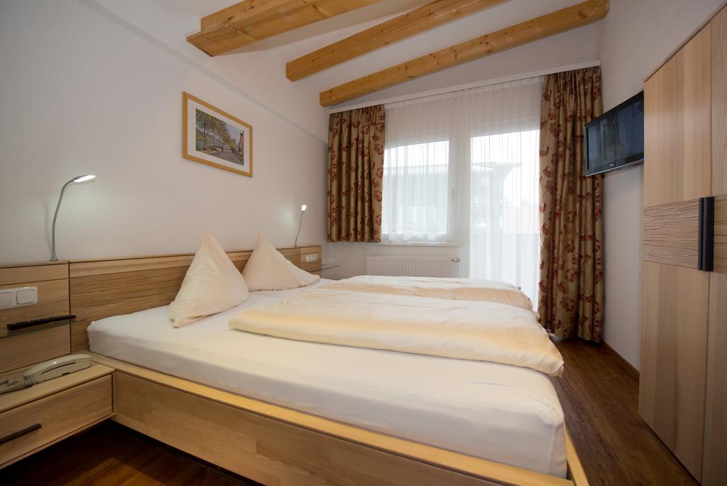 Hotel Larchenhof Lermoos Room photo